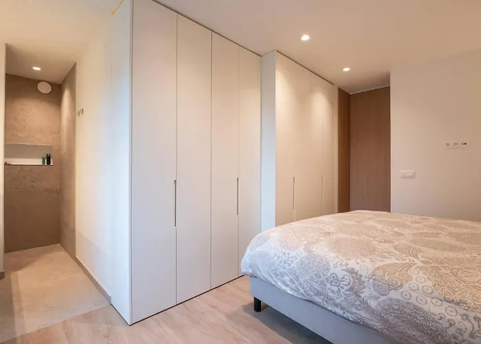 High-end New With 2 Bedrooms Апартаменти